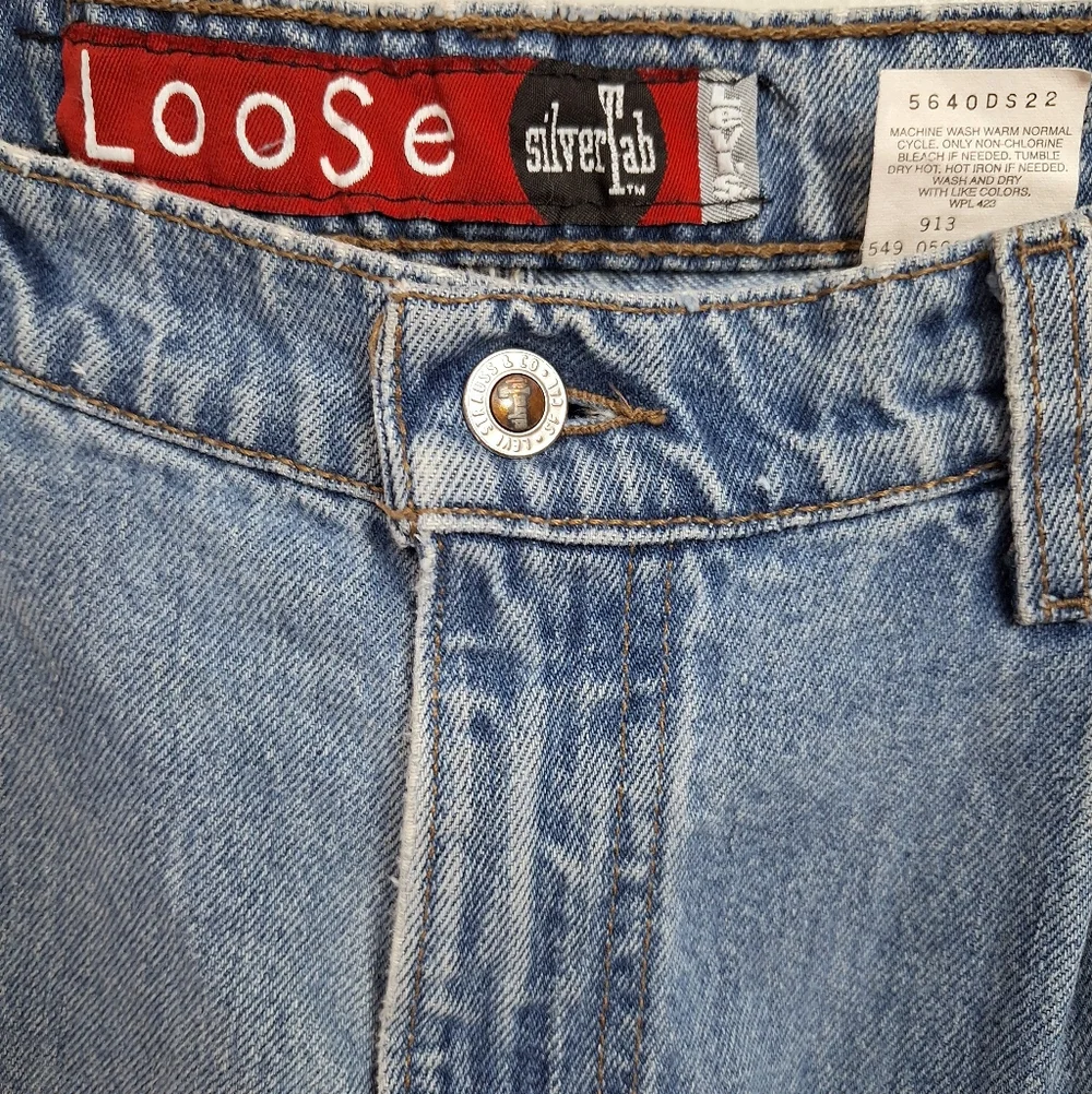 Vintage 90's Levis Silvertab Mens Denim Jeans Loose Baggy Pleated Lightwash Blue